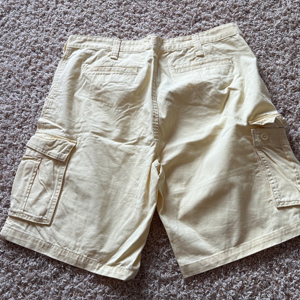 Men's yellow Cargo Shorts - Picture 3 of 3